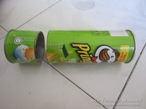 Pringles tube in two pieces (Cut along the line. (Pringles can pinhole camera)