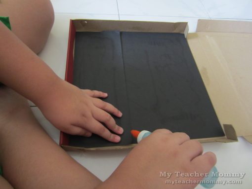 Line the bottom of the box with black construction paper. Pizza box solar oven